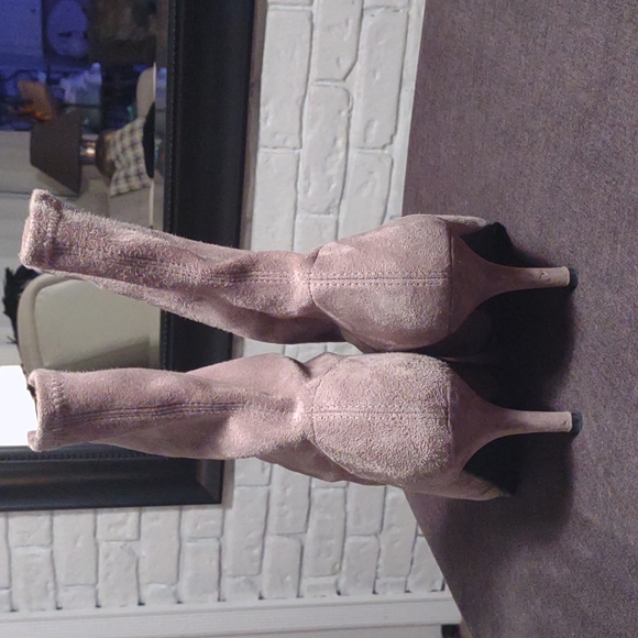 Stuart Weitzman, gray ankle boots - Picture 4 of 8